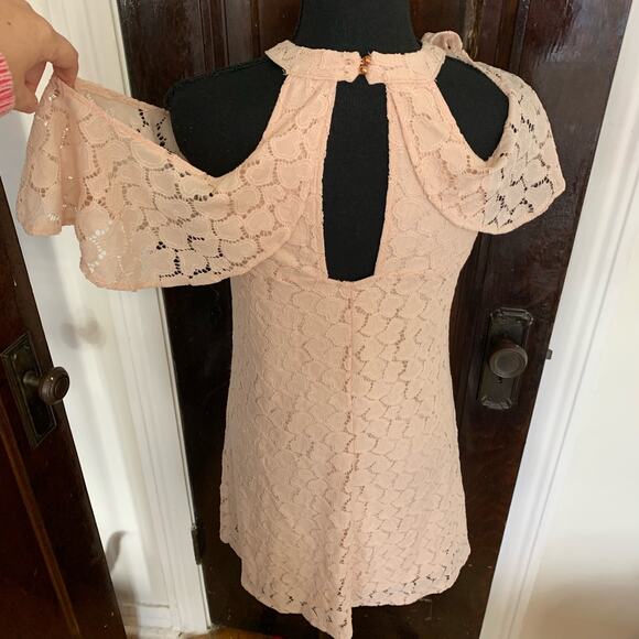 Candies Heart Lace Light Pink Cold Shoulder Peak a Boo Sleeve Dress Sz Small - Picture 7 of 8